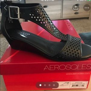Size 9 NIB Black Aerosols sandals